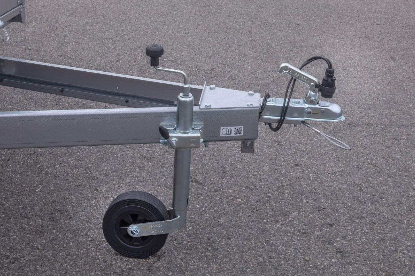 TIKI CS300-LH - obromsad släpvagn - Totalvikt 750kg - Med kåpa